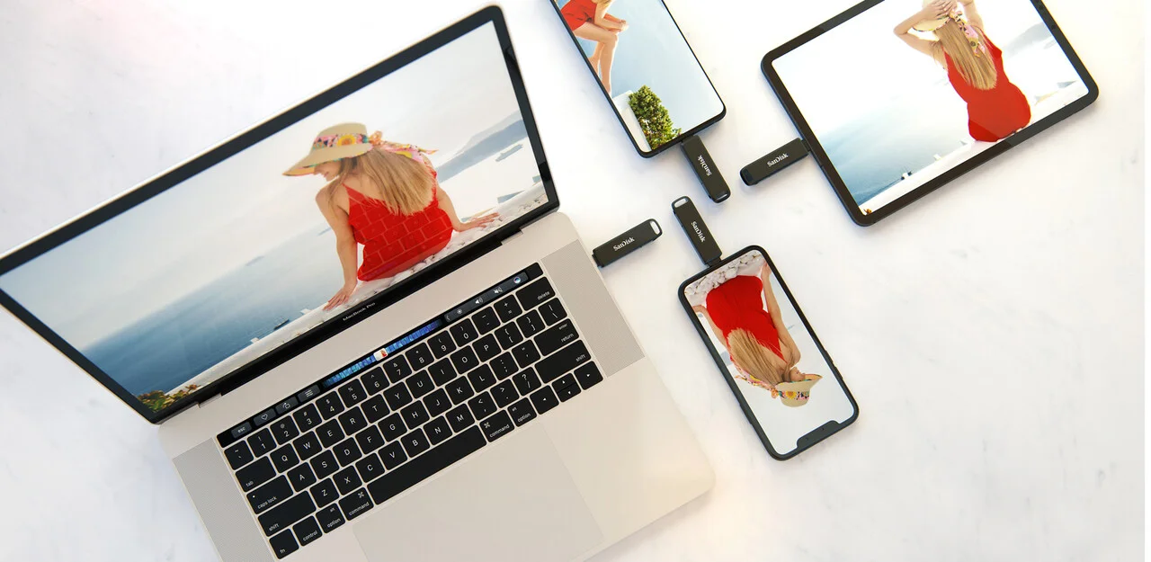 First 2-in-1 Flash Drive for Moving Content Seamlessly Between iPhone and USB Type-C™ Devices by western digital