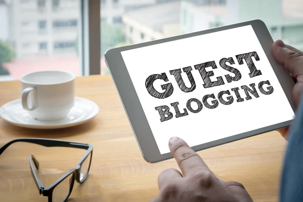 Blogging vs Podcasting: Best for Brand Growth and Audience!